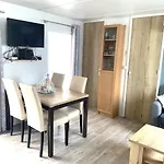 Mobilhome Confort 40 M2 Pour 4 Personnes Camping Saint-Julien-en-Born