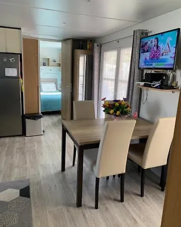 Mobilhome Confort 40 M2 Pour 4 Personnes Campsite *