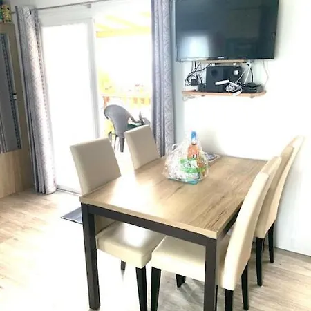 캠프장 Mobilhome Confort 40 M2 Pour 4 Personnes 생-줄리앙-앙-보른