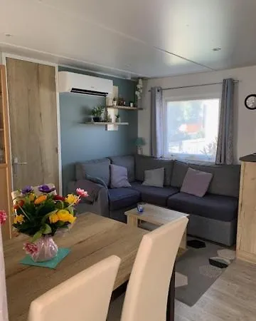 Mobilhome Confort 40 M2 Pour 4 Personnes * Saint-Julien-en-Born
