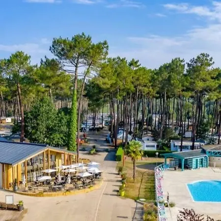 Mobilhome Confort 40 M2 Pour 4 Personnes * Saint-Julien-en-Born